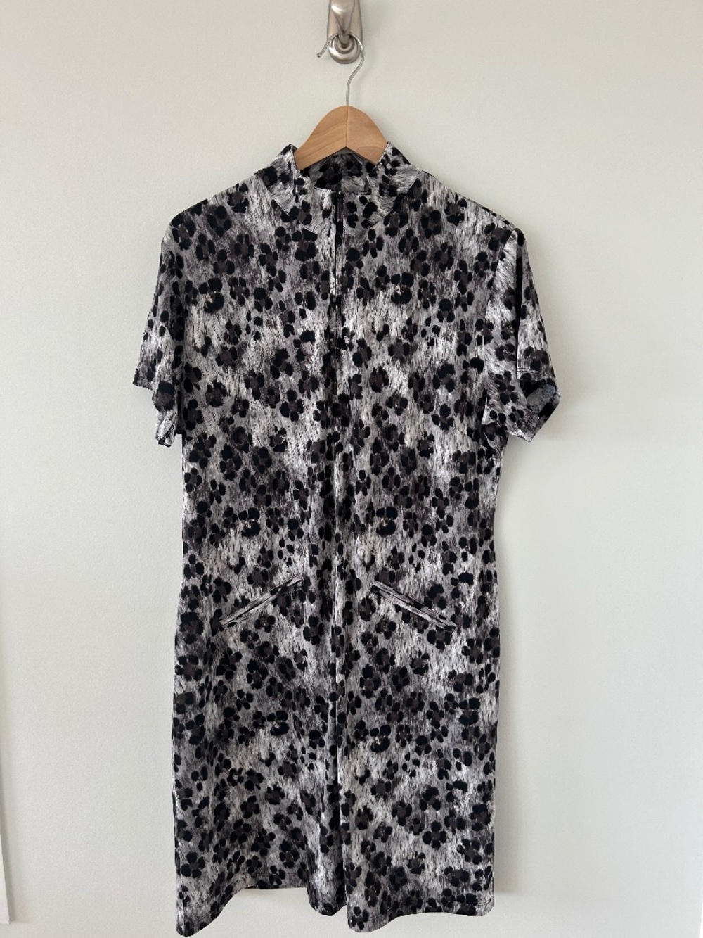 IBKUL Le Leopard Zip Mock Neck Short Sleeve Black/Grey Golf UPF50  EUC